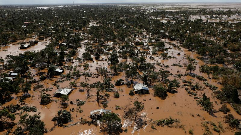 Boletines RNE - Toca tierra un nuevo ciclón en Mozambique apenas un mes después de Idai - Escuchar ahora 