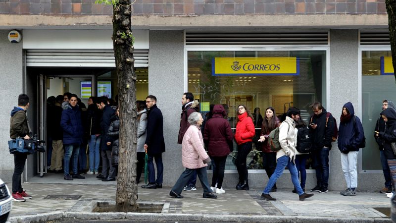 Boletines RNE - Largas esperas para votar por correo - Escuchar ahora