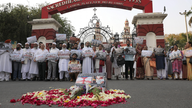 Repatriados los cuerpos de los dos españoles asesinados en Sri Lanka - escuchar ahora