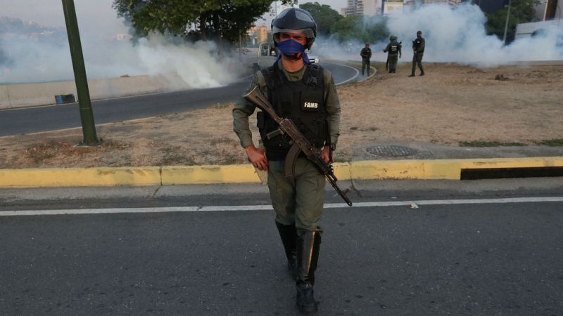 14 horas - Aumenta la tensión en Venezuela tras la llamada a las fuerzas armadas de Juan Guaidó - Escuchar ahora