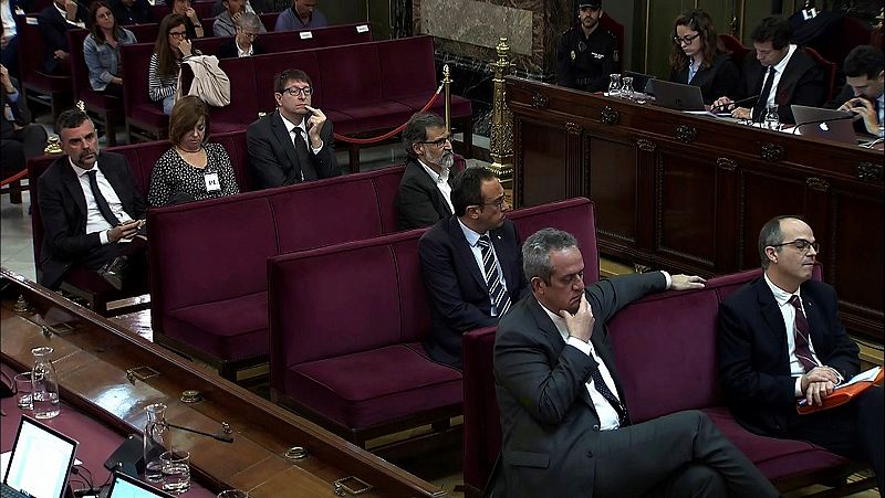 14 horas - Votantes del 1-O acusan en el juicio del procés a las fuerzas de seguridad de golpearles - Escuchar ahora