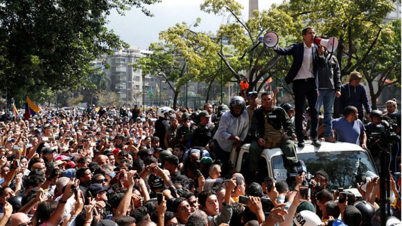 La división de los militares reedita la tensión en Venezuela