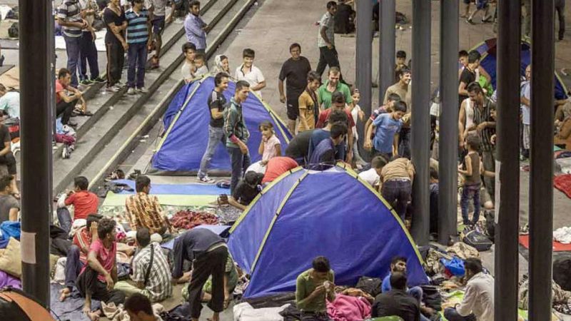 Boletines RNE - Naciones Unidas denuncia el trato inhumano de Hungría a los refugiados - Escuchar ahora
