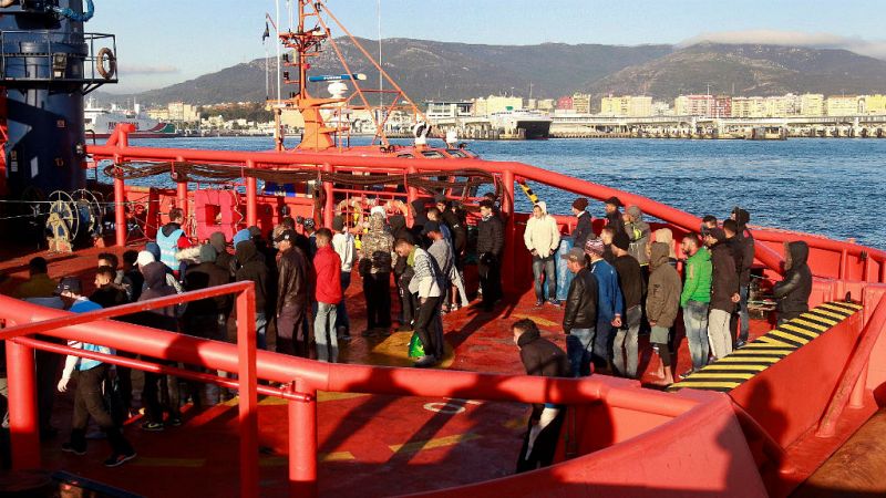 Boletines RNE - Rescatados 205 inmigrantes en aguas del Estrecho en cuatro pateras - Escuchar ahora 