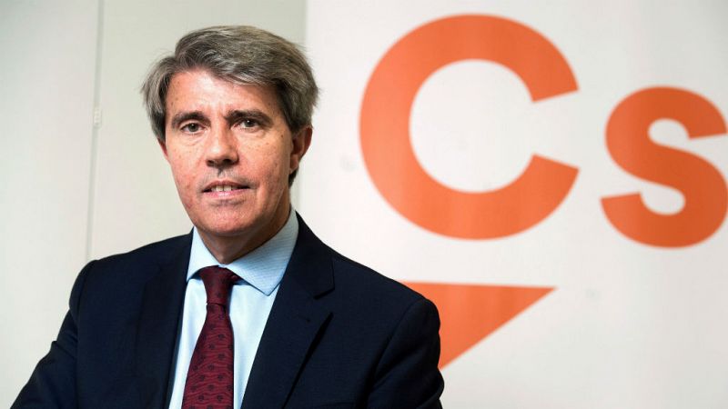 Boletines RNE - Ciudadanos recurre al Tribunal Constitucional la candidatura de Carles Puigdemont - Escuchar ahora