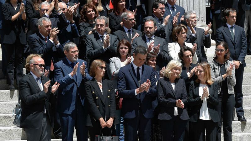 14 horas fin de semana - Entra aplausos sali el fretro con los restos de Prez Rubalcaba del Congreso - Escuchar ahora