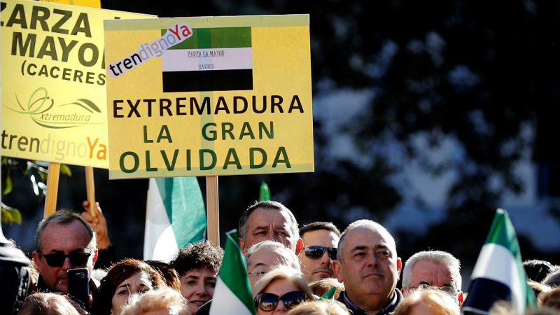  Las mañanas de RNE con Íñigo Alfonso -  El tren extremeño: promesas en vía muerta - Escucha ahora