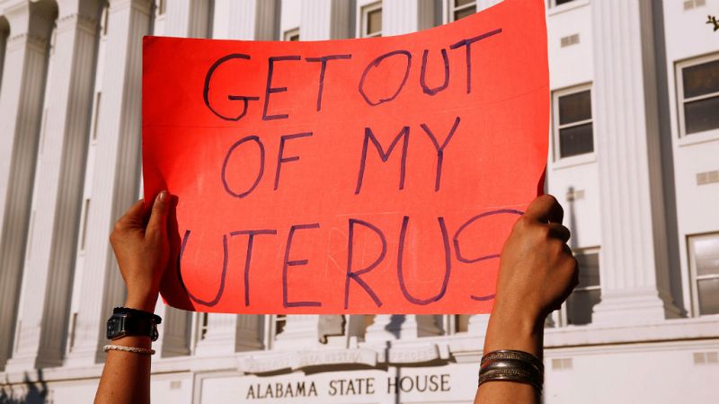 Boletines RNE - El Senado de Alabama aprueba una ley que prohibe el aborto - Escuchar ahora 