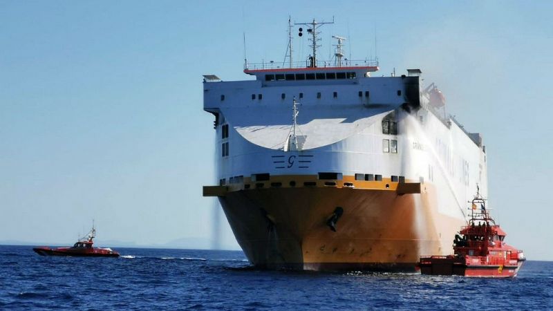 Boletines RNE - En Mallorca se trabaja para sofocar el incendio declarado en un barco mercante - Escuchar ahora