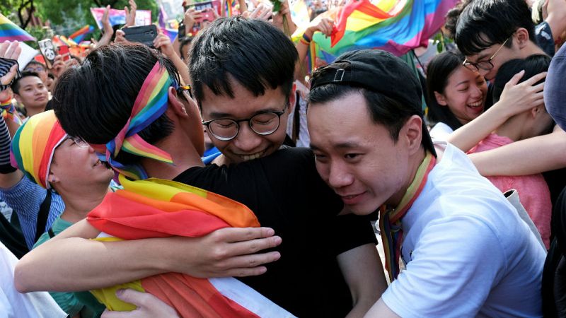  Boletines RNE - Taiwán, el primer país de Asia en legalizar el matrimonio homosexual - escuchar ahora