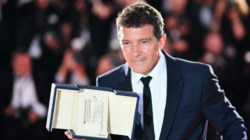 Boletines RNE - Antonio Banderas premiado en Cannes, reconocimiento a toda una carrera - Escuchar ahora