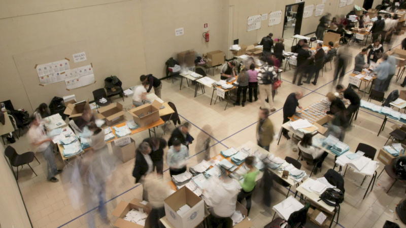 Primeros sondeos en Italia - escuchar ahora