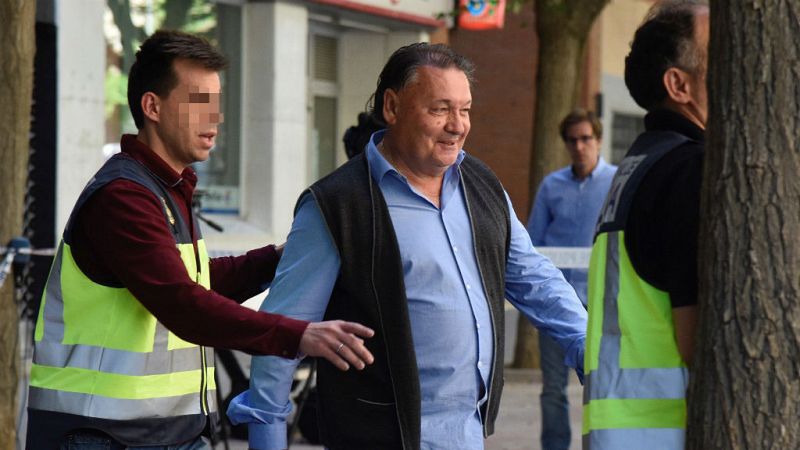 Boletines RNE - Miembros de la directiva y jugadores de la SD Huesca vuelven a la comisaría - Escuchar ahora