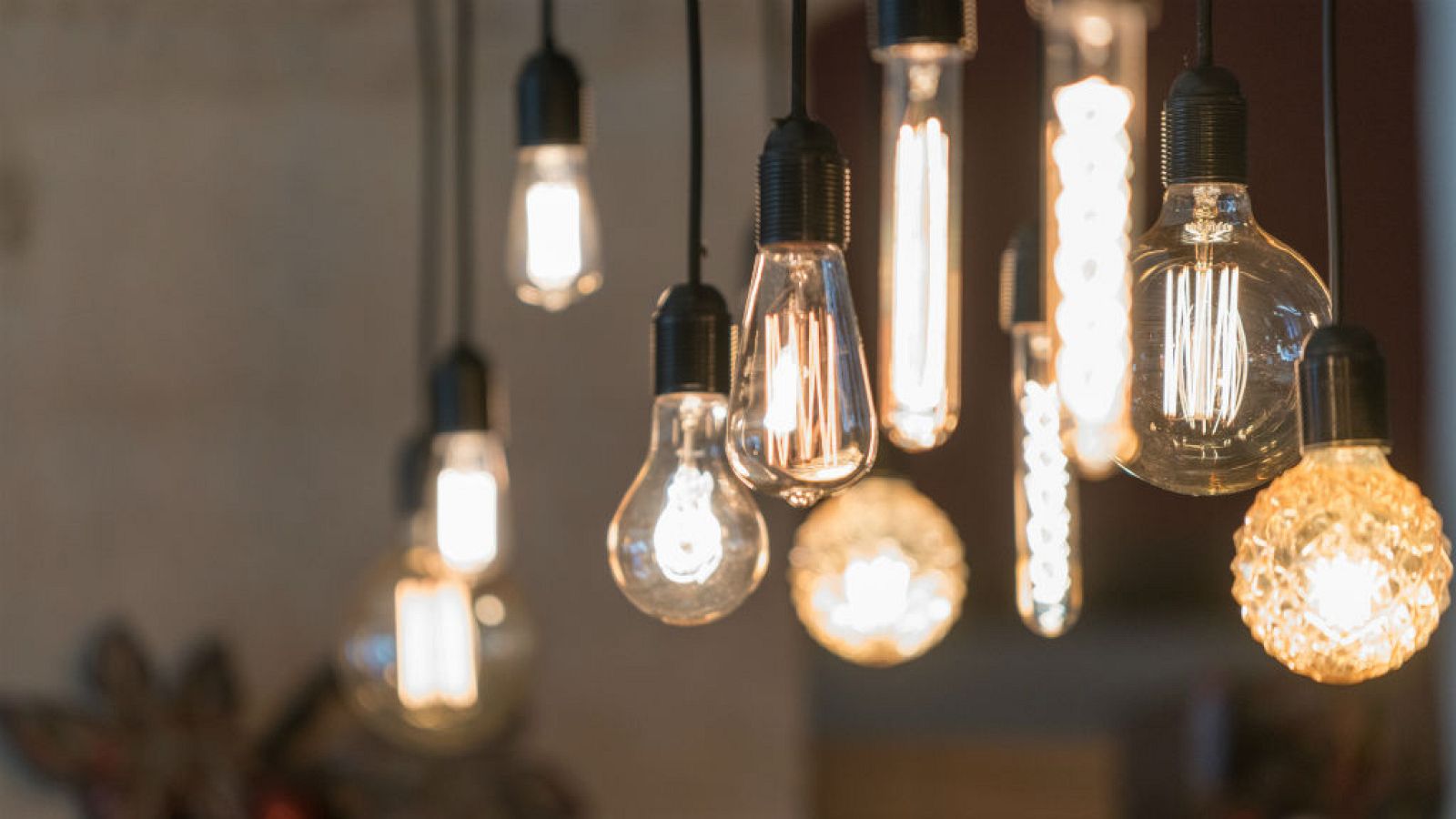 14 horas - La electricidad baja un 12% en mayo, pero sigue siendo cara - escuchar ahora