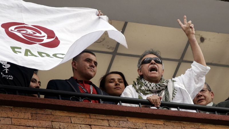 Boletines RNE - La justicia colombiana deja en libertad al ex líder de las FARC - Escuchar ahora
