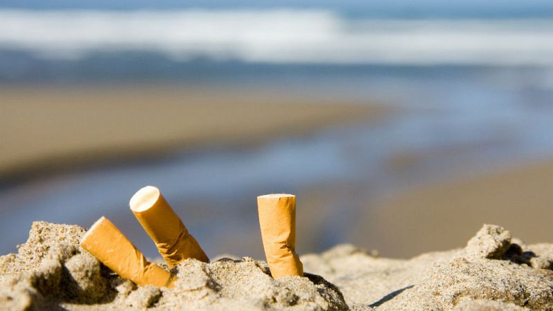 14 horas - ¿Prohibir el tabaco en las playas? - escuchar ahora