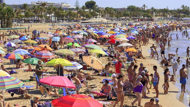 14 horas - España recibe 21,4 millones de turistas hasta abril - escuchar ahora