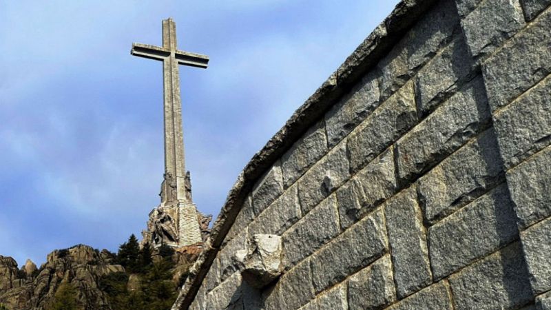  Boletines RNE - El Supremo suspende la exhumacin de Franco de forma cautelar - escuchar ahora