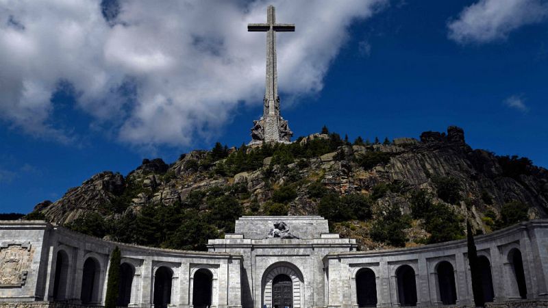 14 horas - El Supremo suspende la exhumación de Franco de forma cautelar - escuchar ahora