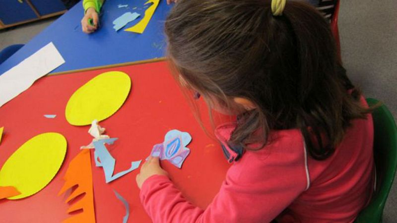  14 horas - Denuncian a cuatro maestras de Sevilla por mofarse de una niña autista - escuchar ahora