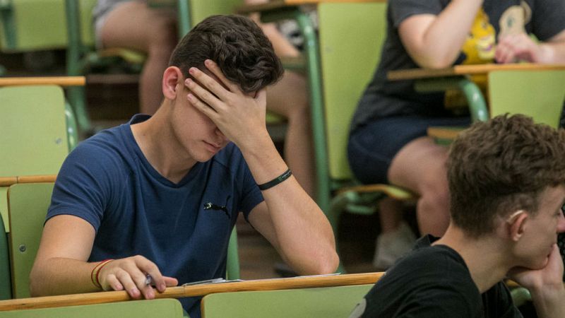  14 horas - Protestas en Valencia por la dificultad del examen de Matemáticas de Selectividad - escuchar ahora