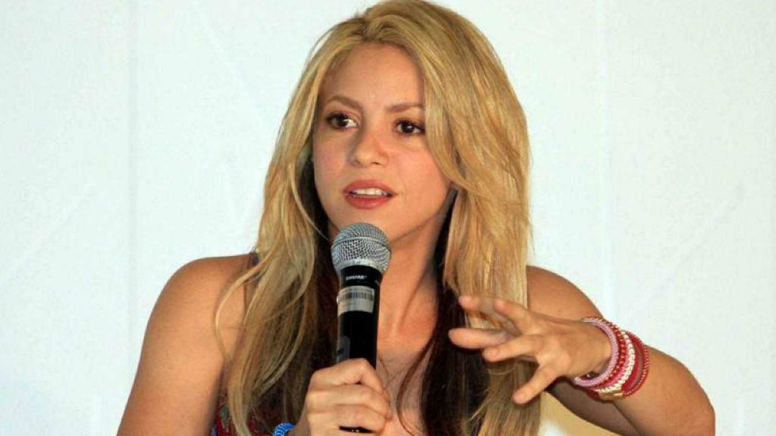 Boletines RNE - Shakira se defiende ante el juez del fraude fiscal que se le atribuye - Escuchar ahora 
