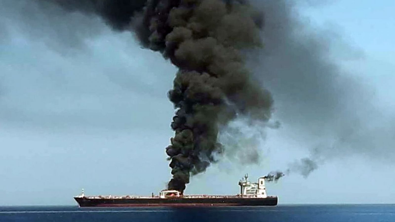 14 horas - Nuevo ataque a dos petroleros en el Golfo de Omán
