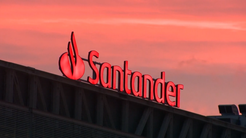  Boletines RNE - El Santander reduce su cifra de afectados por el ERE a 3223 - escuchar ahora
