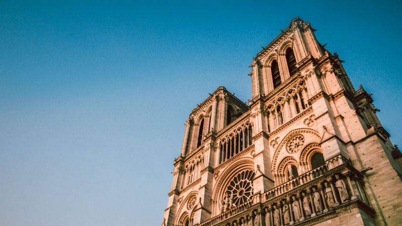  Boletines RNE - Notre Dame solo ha recibido el 9% del dinero prometido para su restauración - escuchar ahora