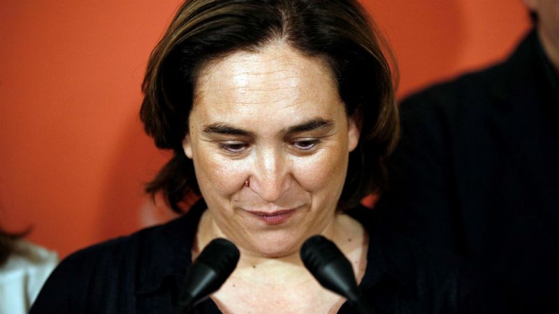 Boletines RNE - Ada Colau renueva como alcaldesa de Barcelona - Escuchar ahora
