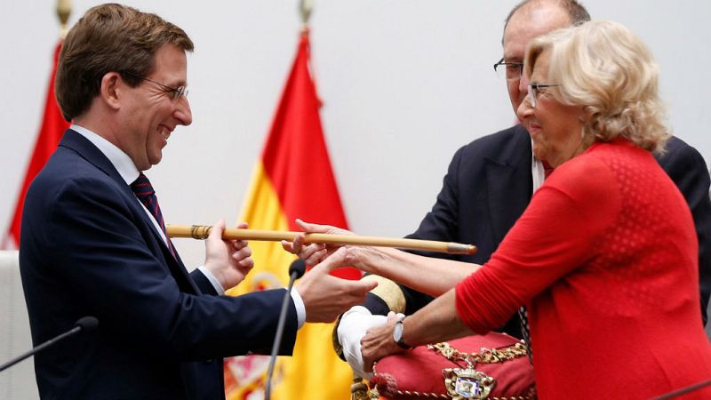 14 horas fin de semana - El popular José Luis Martínez Almeida desoloja a Manuela Carmena del Ayuntamiento de Madrid - Escuchar ahora