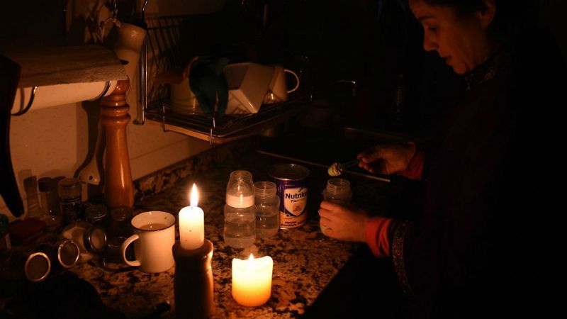 14 horas fin de semana - Comienza a recuperarse "lentamente" el sistema eléctrico en Argentina - Escuchar ahora