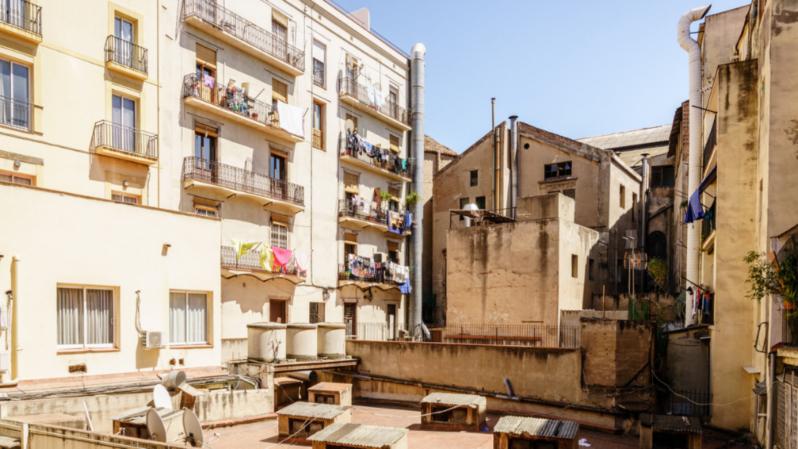 14 horas - El Ayuntamiento de Barcelona expropia por primera vez el uso de un piso vacío de un banco