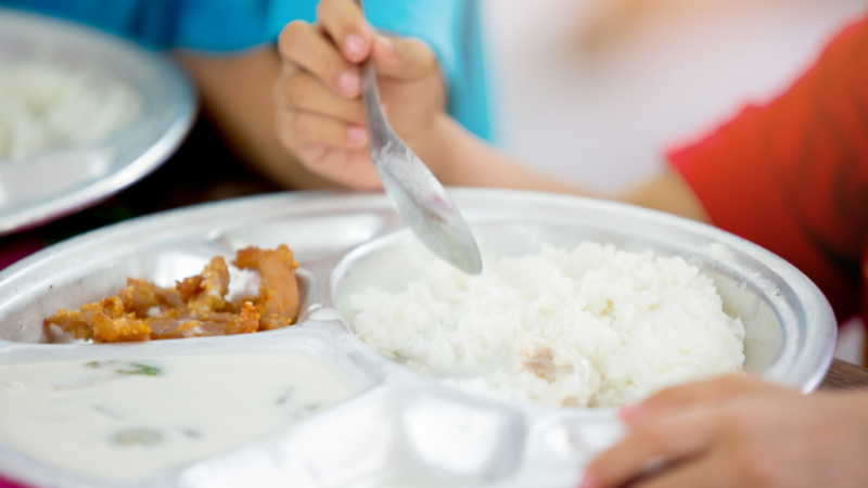 ¿Qué hacen los niños con menos recursos en vacaciones? - escuchar ahora