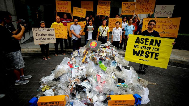 Los líderes del sudeste asiático acuerdan reducir la basura en los mares - Escuchar ahora