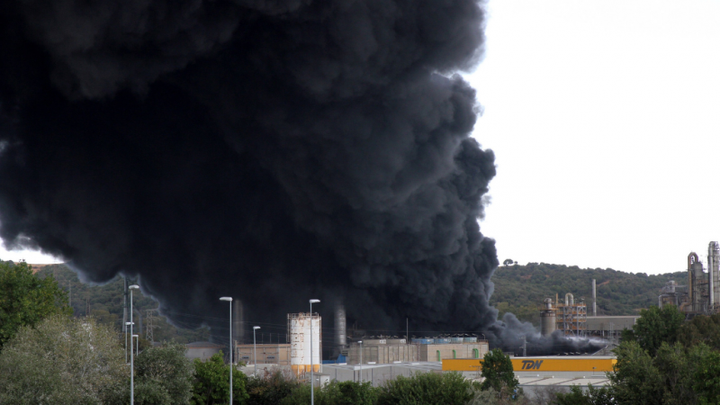 Incendio en la planta química de San Roque, Cádiz - escuchar ahora