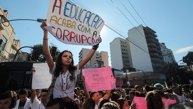 Reportajes 5 continentes - Protestas estudiantiles contra Bolsonaro en Brasil  - Escuchar ahora