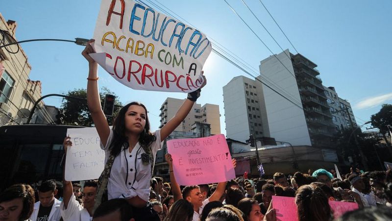 Reportajes 5 continentes - Protestas estudiantiles contra Bolsonaro en Brasil  - Escuchar ahora