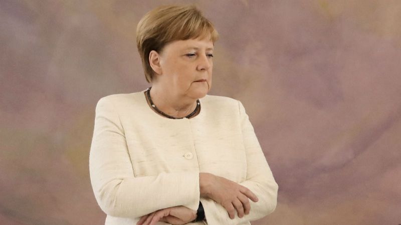 Boletines RNE - Merkel ha vuelto a sufrir un visible temblor en manos y piernas - Escuchar ahora