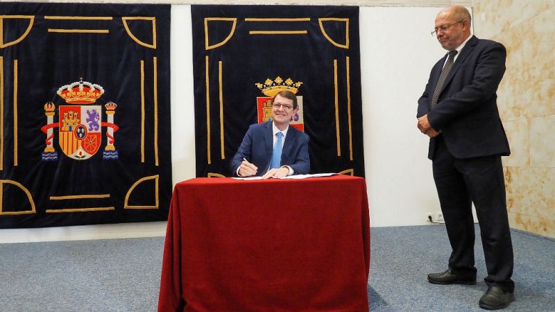 Boletines RNE - PP y Ciudadanos llegan a un acuerdo en Castilla y León - Escuchar ahora