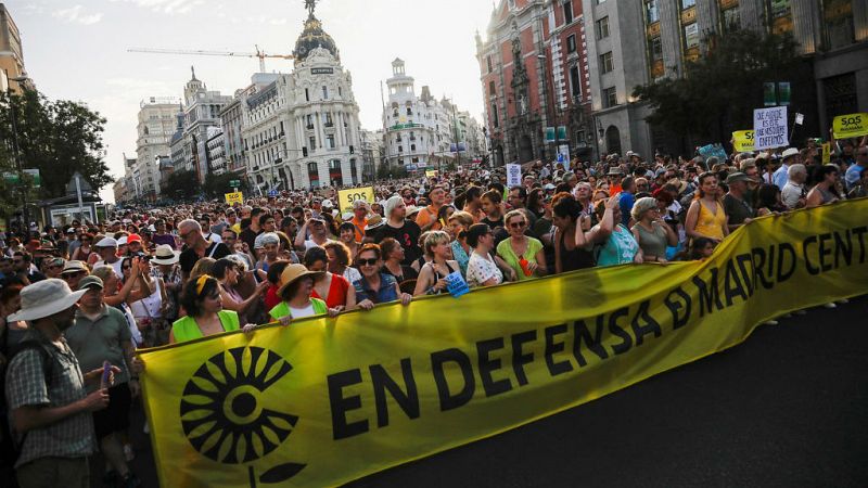 Miles de personas se manifiestan en la capital en defensa de Madrid Central - Escuchar ahora