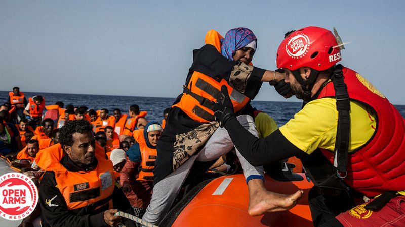 Desembarcan en Lampedusa 11 de los 50 inmigrantes del Open Arms - Escuchar ahora