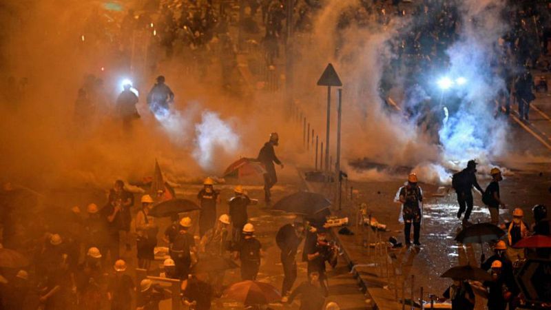 Boletines RNE - La protesta de Hong Kong se eleva a un nivel sin precedentes  - escuchar ahora