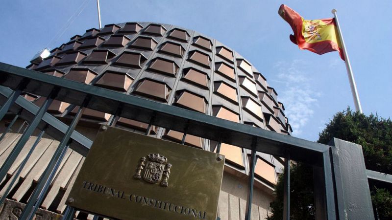  14 horas - El Tribunal Constitucional avala la aplicación del artículo 155 en Cataluña - escuchar ahora