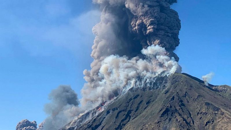 Las mañanas de RNE con Íñigo Alfonso - La erupción del volcán Stromboli provoca un muerto y un herido - Escuchar ahora