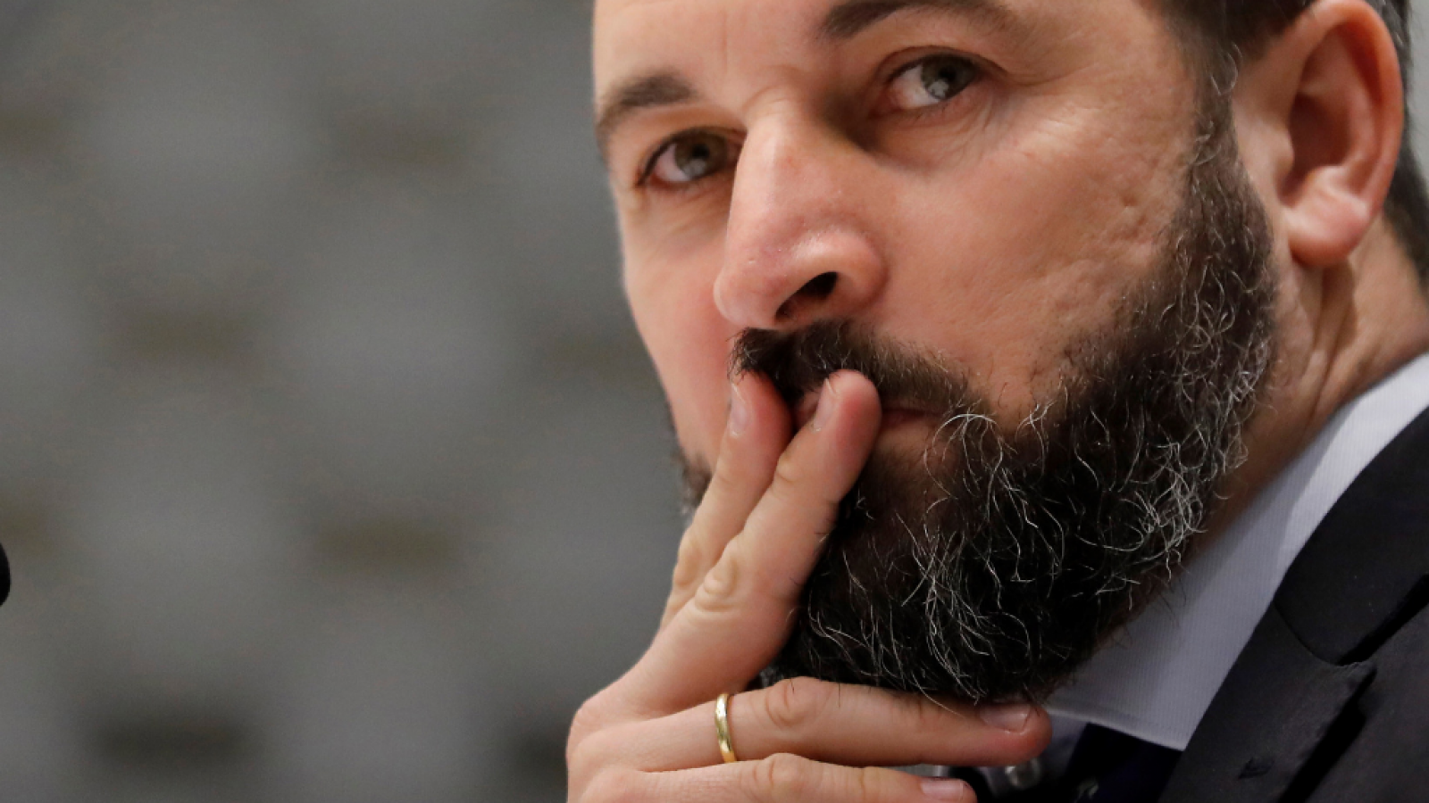 Santiago Abascal quiere reunirse con Casado y Rivera - Escuchar ahora