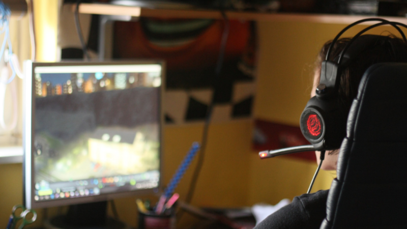 La mitad de los universitarios adictos al juego comenzaron influidos por la publicidad - escuchar ahora