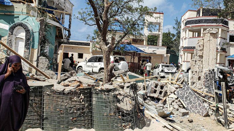 Aumentan a 26 los muertos en atentado de Al Shabab contra un hotel en Somalia - Escuchar ahora