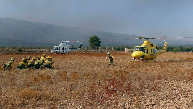 Las mañanas de RNE con Íñigo Alfonso - Evacuados un centenar de vecinos de Beneixama por un incendio que ha calcinado 900 hectáreas - Escuchar ahora 