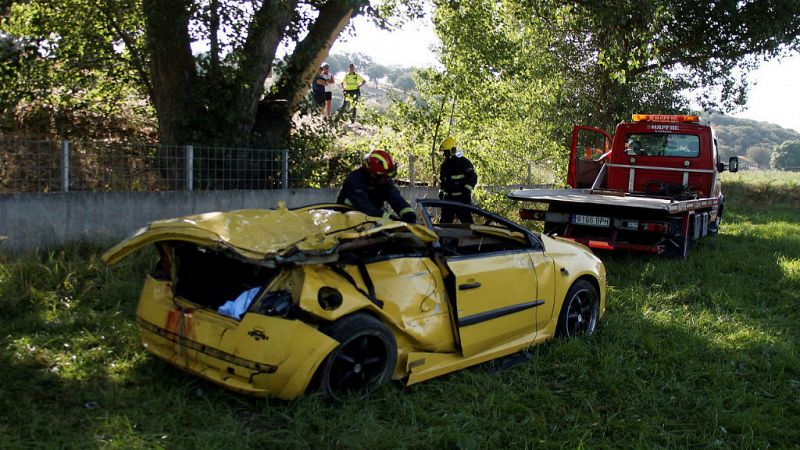 Boletines RNE - Dos jvenes muertos y otro herido en un accidente de trfico en Salamanca - Escuchar ahora